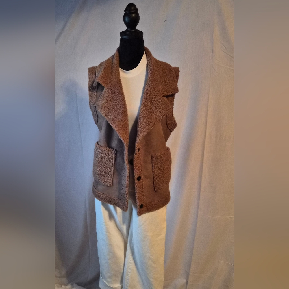 •	NWT Maurice’s Faux Suede & Sherpa Vest, Perfect For Layering, Tan Large